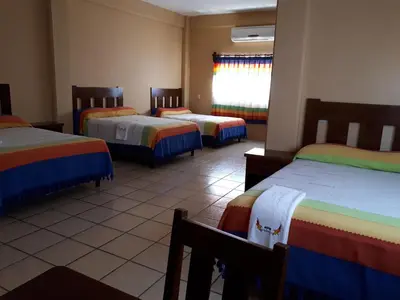 Cama o camas de una habitación en Hotel Alebrijes