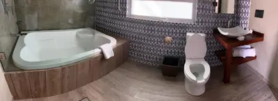Un baño de Hotel Diana