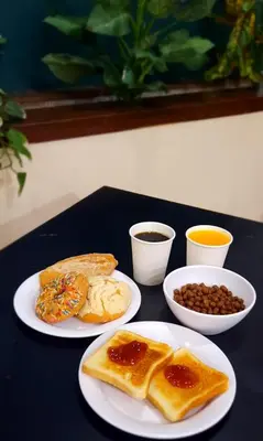 Comida en o cerca de este hotel