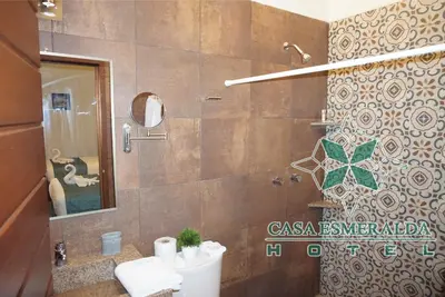 Un baño de Casa Esmeralda Hotel