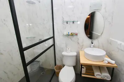 Un baño de Hotel Trébol