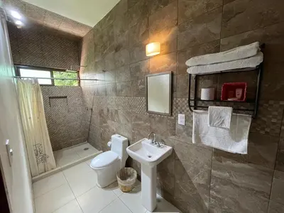 Un baño de Alma mía - Hospedaje Cholula