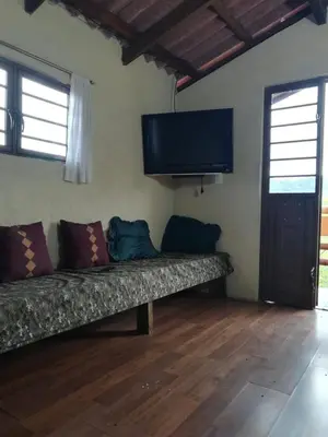 Una televisión o centro de entretenimiento en Cabaña El Salto