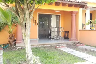Jardín al aire libre en FABULOSA CASA Centro Cuernavaca Alberca Privada Climatizada