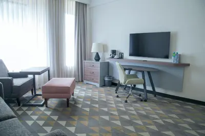 Una televisión o centro de entretenimiento en Holiday Inn Tlaxcala by IHG