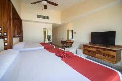 Cama o camas de una habitación en Mishol Bodas Hotel & Beach Club Acapulco Diamante