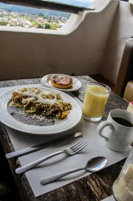 Comida en o cerca de este hotel