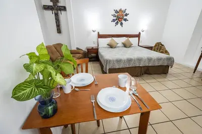 Cama o camas de una habitación en Las Mariposas Hotel & Studios