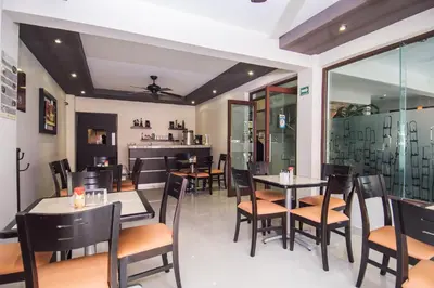 Un restaurante o sitio para comer en Hotel Majova Inn Xalapa
