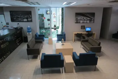 Una televisión o centro de entretenimiento en Hotel Ros Gaud