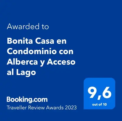 Certificado, premio, señal o documento que está expuesto en Bonita Casa en Condominio con Alberca y Acceso al Lago