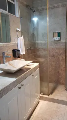 Un baño de DEPA 100 POR CIENTO FAMILIAR ACAPULCO CERCA DEL MAR CON ROFF GARDEN y JACUZZI