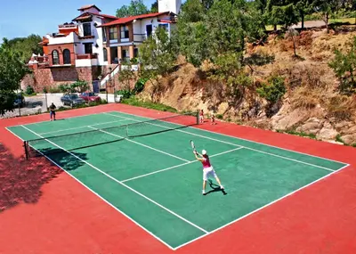 Instalaciones para jugar a tenis o squash en Villas de la Montaña o alrededores