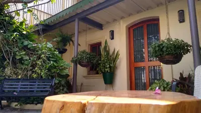 Edificio en el que se encuentra el hostal o pensión