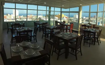 Un restaurante o sitio para comer en Harbour Inn - Veracruz