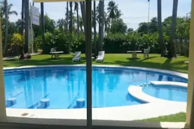 Piscina en o cerca de Capital O Hotel Los Caracoles, Acapulco