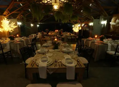 Un restaurante o sitio para comer en Mision Los Cocuyos Alta Montana