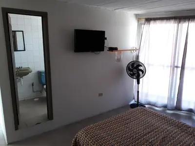 Una televisión o centro de entretenimiento en Posada Loreto Xalapa