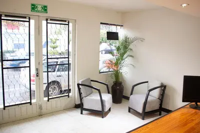 Una televisión o centro de entretenimiento en Hotel Winn Comfort