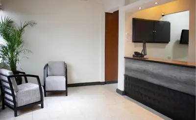 Una televisión o centro de entretenimiento en Hotel Winn Comfort