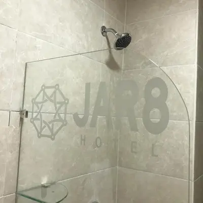 Un baño de Hotel Jar8 Acuario enfrente al Acuario de Veracruz