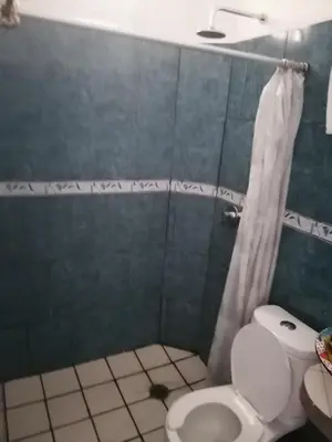 Un baño de Casa Lomas del Marinero Internet Starlink SIN GARAJE