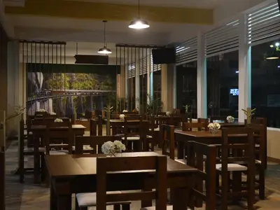 Un restaurante o sitio para comer en Hotel Las Vias