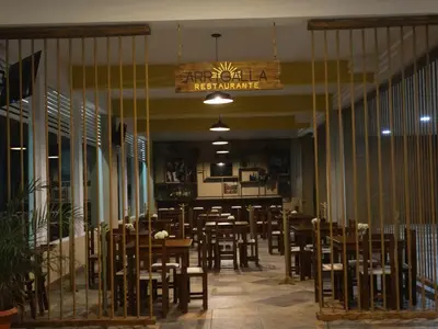 Un restaurante o sitio para comer en Hotel Las Vias