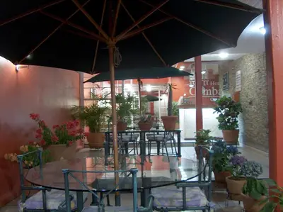 Un restaurante o sitio para comer en Hotel Camba