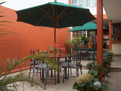 Un restaurante o sitio para comer en Hotel Camba