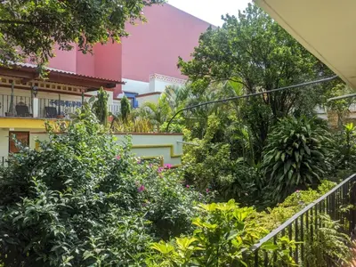 Jardín al aire libre en Hotel Casa Arnel