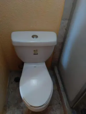 Un baño de IOW4 LM Yoga Lounge