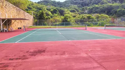 Instalaciones para jugar a tenis o squash en Departamento con Preciosa Vista al Mar en Acapulco Diamante o alrededores