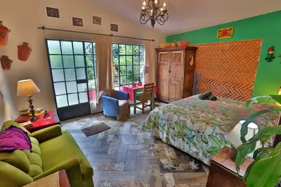 Zona de estar de Guatemaya by Majikal B&B