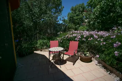 Jardín al aire libre en Krishna by Majikal B&B