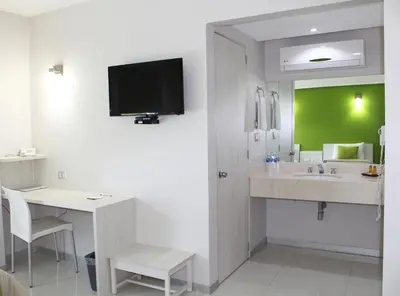 Una televisión o centro de entretenimiento en SC HOTEL