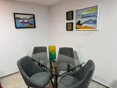 Zona de estar de Suite VIP frente al mar en el corazón de Acapulco