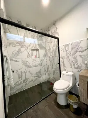 Un baño de Capital Suites