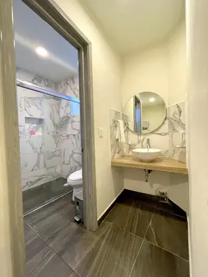 Un baño de Capital Suites