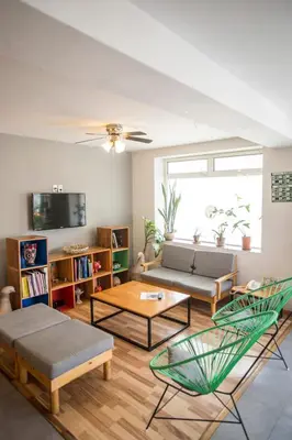 Una televisión o centro de entretenimiento en Hostal Tres Central