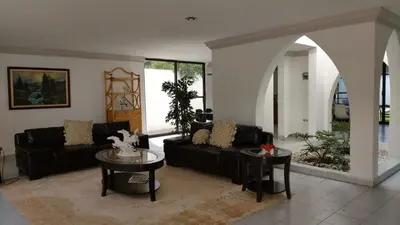 Zona de estar de Casa Luna con alberca para 26 personas Cuernavaca