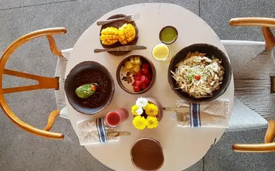 Comida en o cerca de este hotel