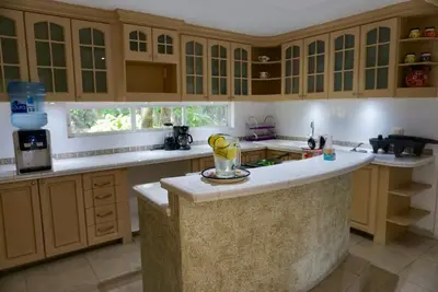 Una cocina o zona de cocina en Mexican Condo by the sea
