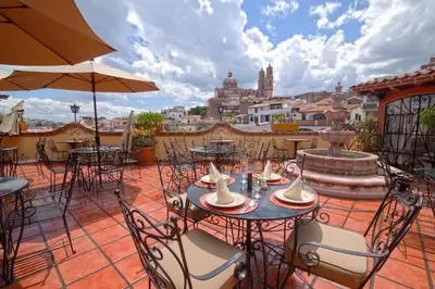 Un restaurante o sitio para comer en Hotel Posada San Javier