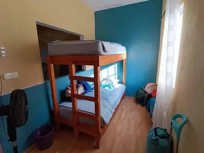 Cama o camas de una habitación en El Costeñito Hostal