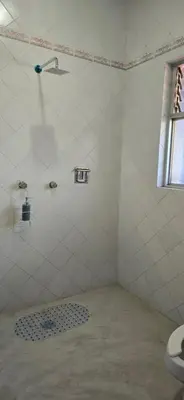 Un baño de Casa Refugio Budget House 8 Rooms & 9 Bathrooms