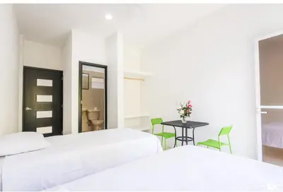 Cama o camas de una habitación en Standard room with two single beds for relaxed stay