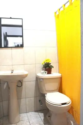 Un baño de Standard room with two single beds for relaxed stay