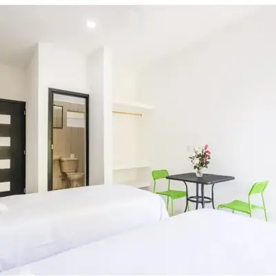 Standard room with two single beds for relaxed stay
