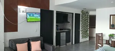 Una televisión o centro de entretenimiento en SUITE EN TORRES GEMELAS a pie de playa 1403 N